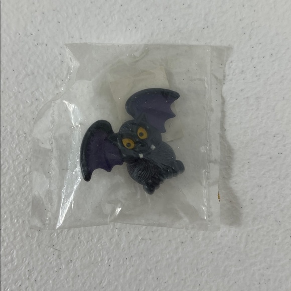 Hallmark Halloween Theme Lapel Pins Vintage Lot of 4 New on Card - Picture 5 of 13